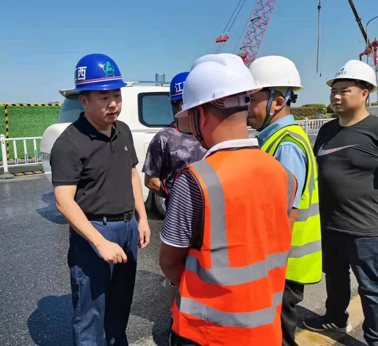 羅輝到沿江中北大道快速路改造工程、真君路隧道工程項(xiàng)目檢查工作